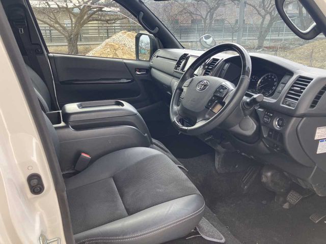 TOYOTA HIACE VAN 2WD 2025 Image 31