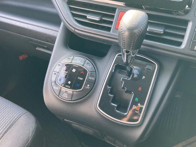 TOYOTA VOXY 4WD 2014 Image 31