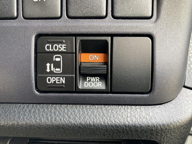 TOYOTA VOXY 4WD 2014 Image 31