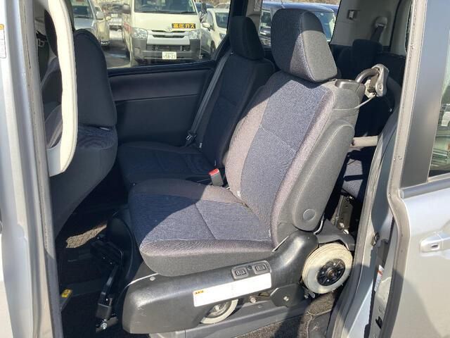 TOYOTA VOXY 4WD 2014 Image 31