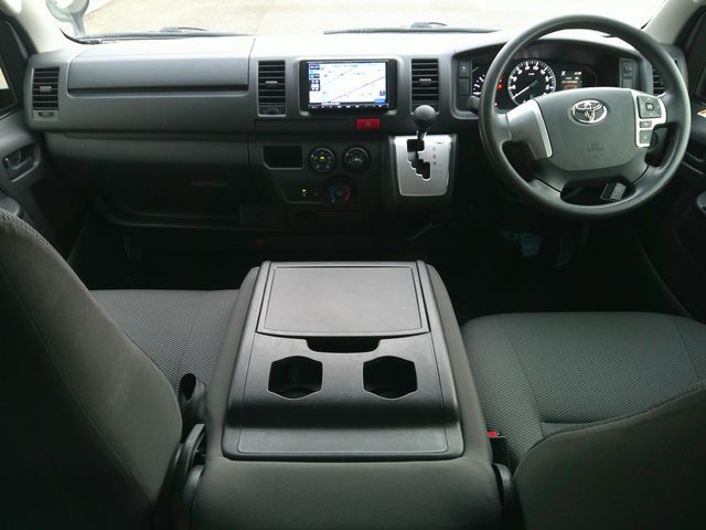 TOYOTA HIACE VAN 4WD 2021 Image 31