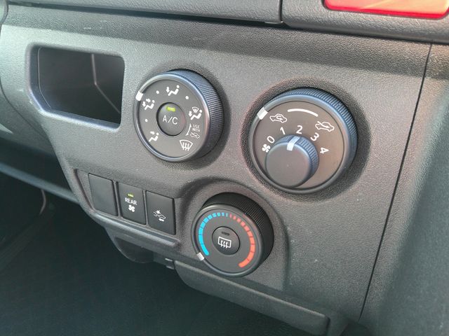 TOYOTA HIACE VAN 4WD 2021 Image 31