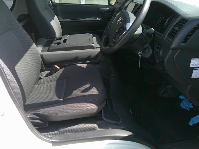 TOYOTA HIACE VAN 4WD 2021 Image 31