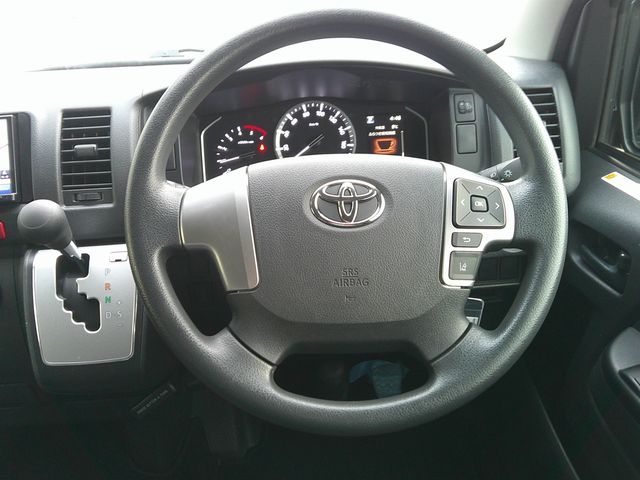 TOYOTA HIACE VAN 4WD 2021 Image 31