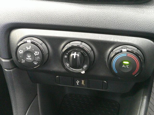 TOYOTA YARIS 2021 Image 31