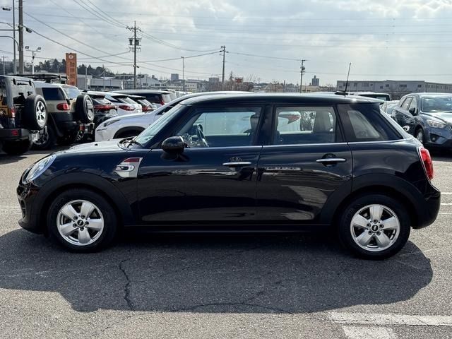 BMW MINI ONE 5DOOR 2018 Image 31