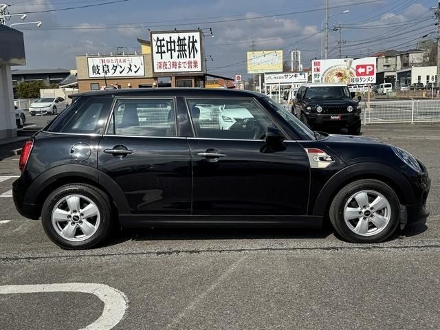 BMW MINI ONE 5DOOR 2018 Image 31