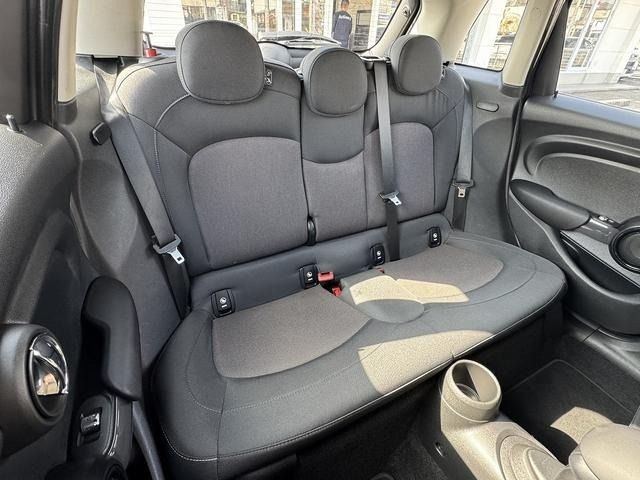 BMW MINI ONE 5DOOR 2018 Image 31