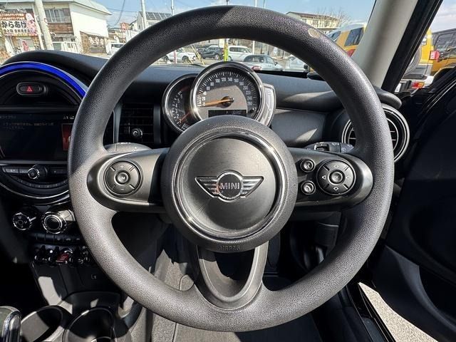 BMW MINI ONE 5DOOR 2018 Image 31