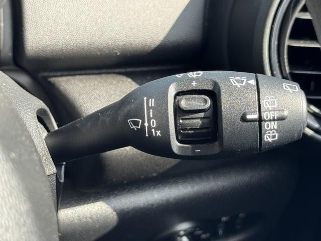 BMW MINI ONE 5DOOR 2018 Image 31