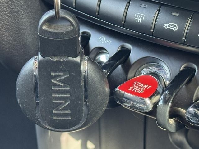 BMW MINI ONE 5DOOR 2018 Image 31