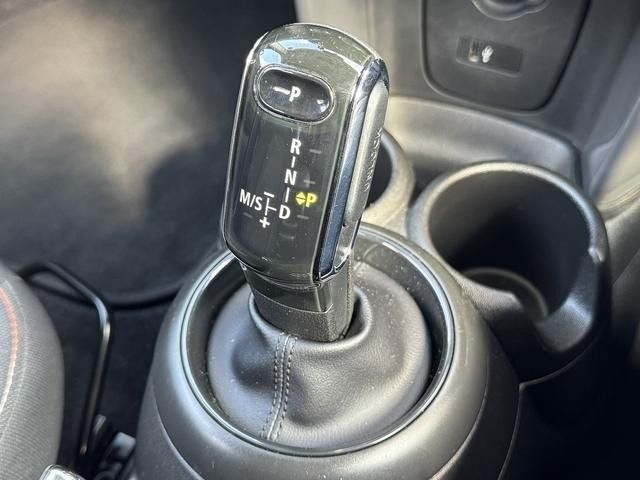 BMW MINI ONE 5DOOR 2018 Image 31