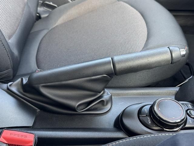 BMW MINI ONE 5DOOR 2018 Image 31