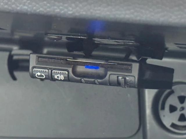 BMW MINI ONE 5DOOR 2018 Image 31