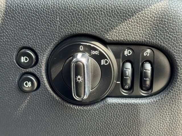 BMW MINI ONE 5DOOR 2018 Image 31