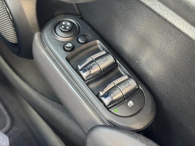 BMW MINI ONE 5DOOR 2018 Image 31