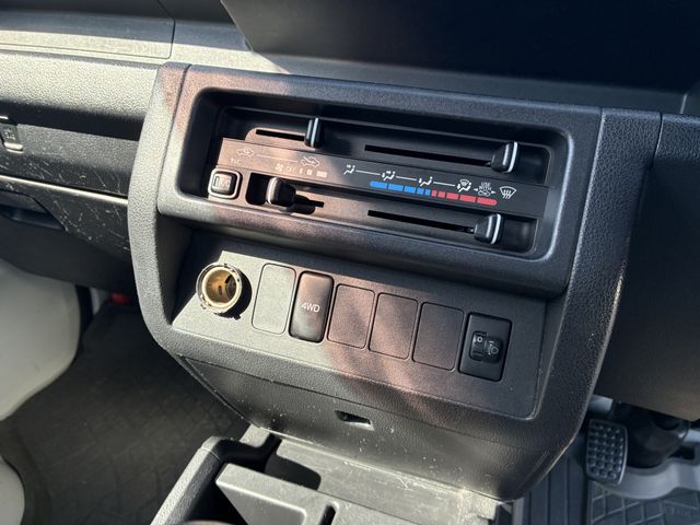 DAIHATSU HIJET TRUCK 4WD 2018 Image 31