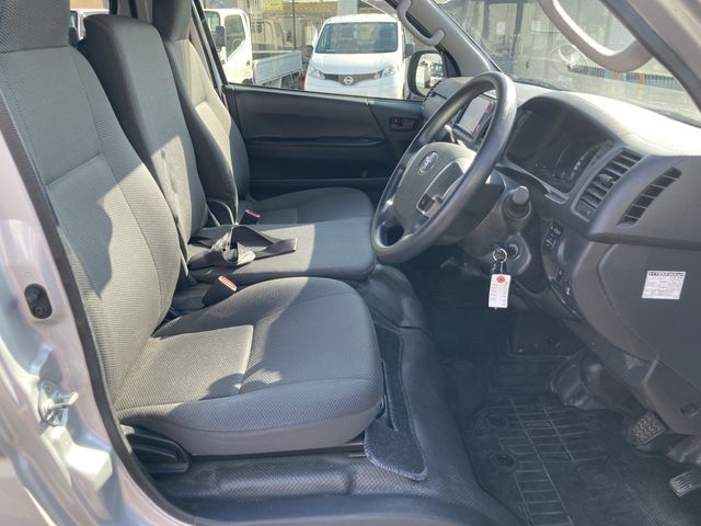 TOYOTA REGIUSACE VAN 1.25T 2019 Image 31