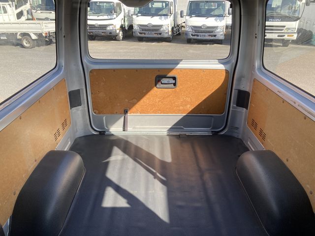 TOYOTA REGIUSACE VAN 1.25T 2019 Image 31