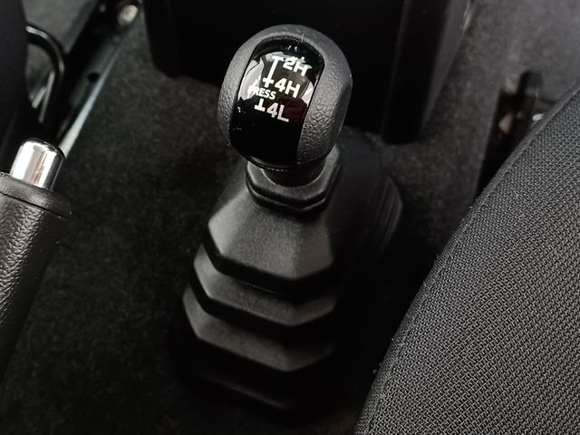SUZUKI JIMNY 4WD 2024 Image 31