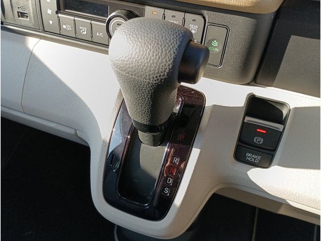 HONDA N BOX 2025 Image 31