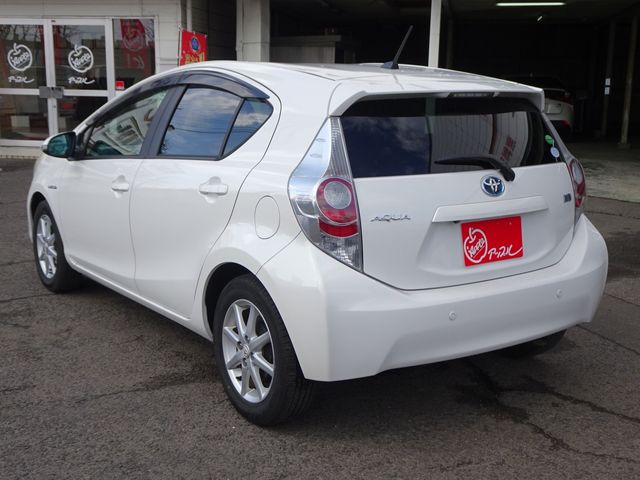 TOYOTA AQUA 2013 Image 31
