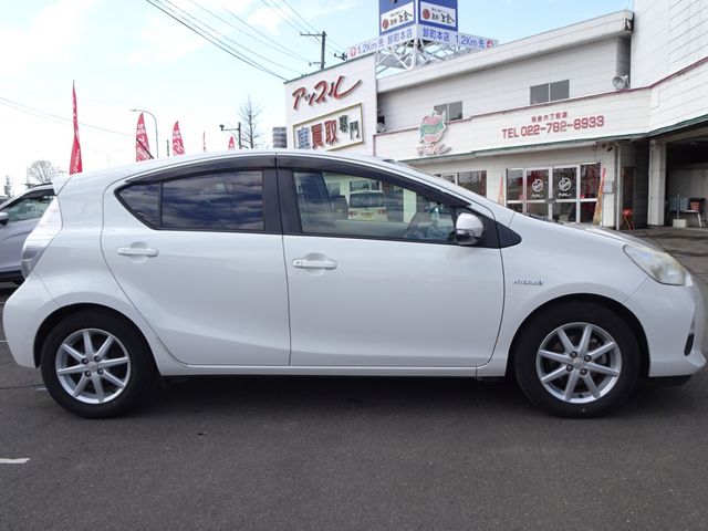 TOYOTA AQUA 2013 Image 31