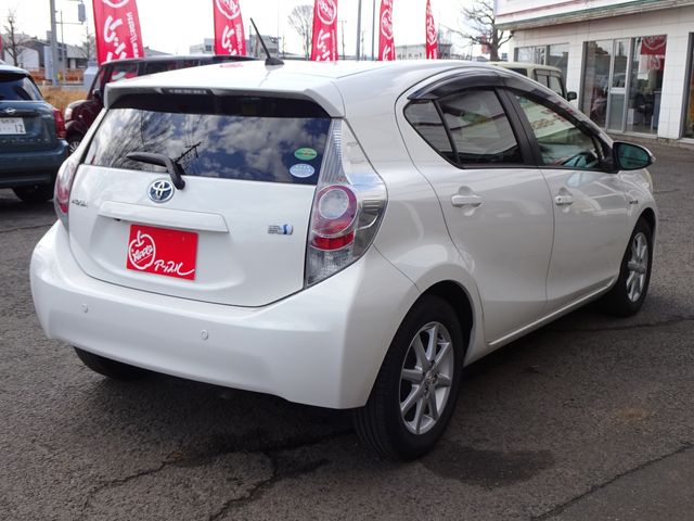 TOYOTA AQUA 2013 Image 31