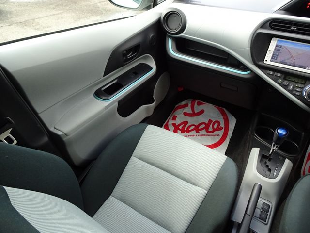 TOYOTA AQUA 2013 Image 31