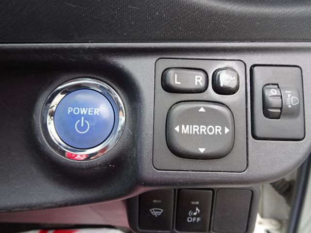 TOYOTA AQUA 2013 Image 31