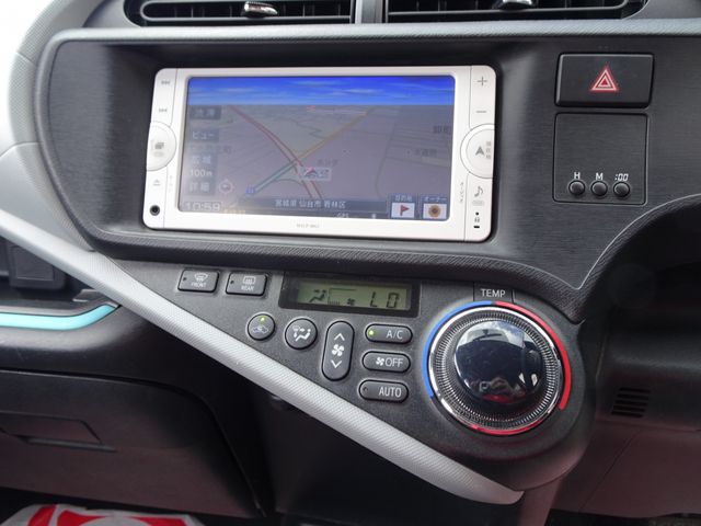 TOYOTA AQUA 2013 Image 31