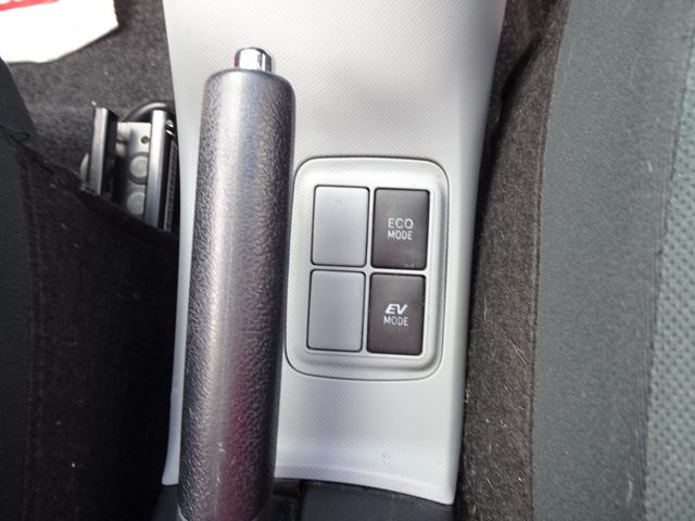 TOYOTA AQUA 2013 Image 31