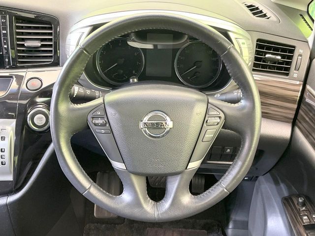 NISSAN ELGRAND 2015 Image 31