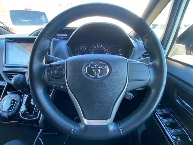 TOYOTA VOXY 2018 Image 31