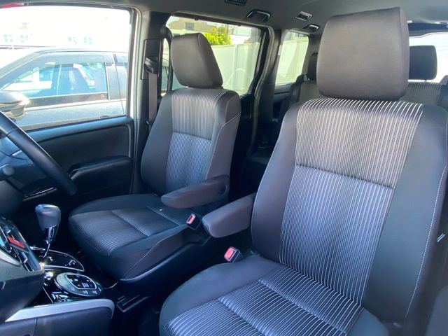 TOYOTA VOXY 2018 Image 31