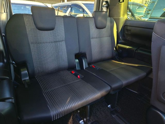 TOYOTA VOXY 2018 Image 31