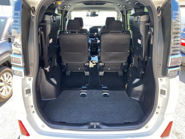 TOYOTA VOXY 2018 Image 31