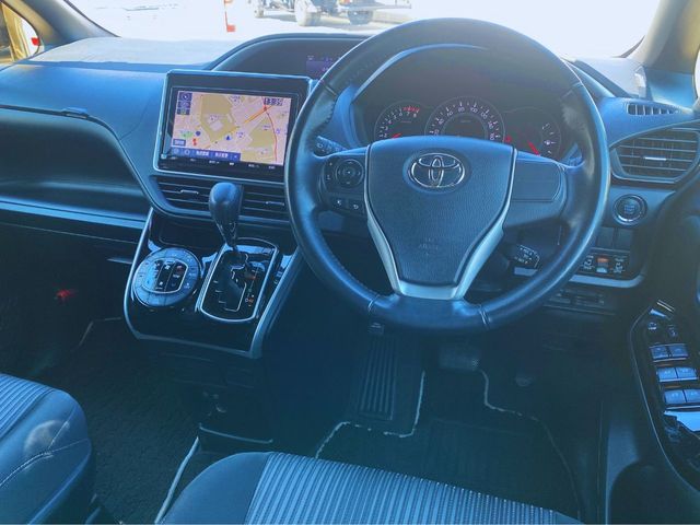 TOYOTA VOXY 2018 Image 31