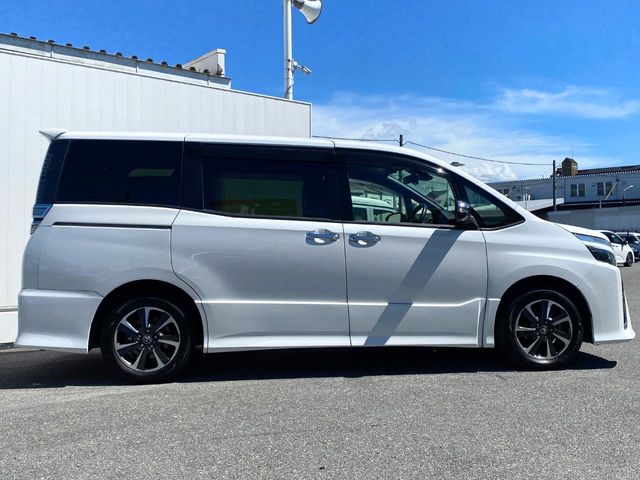 TOYOTA VOXY 2018 Image 31