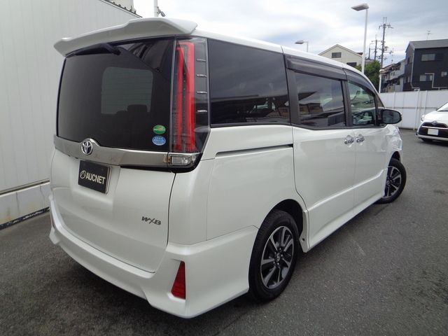 TOYOTA NOAH 2018 Image 31