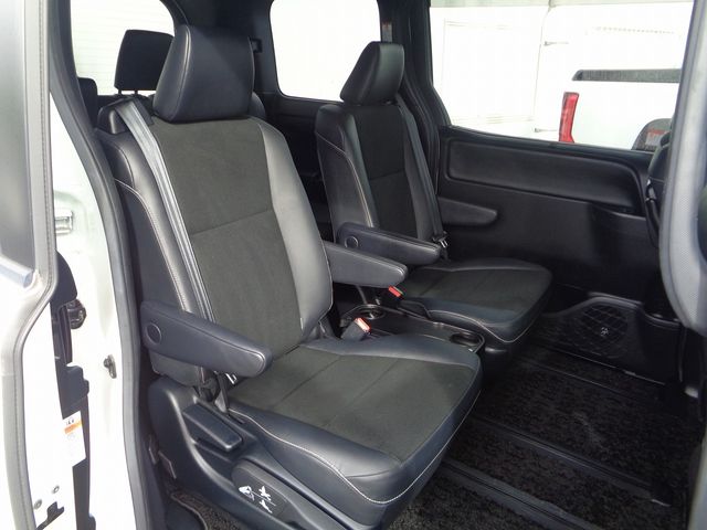 TOYOTA NOAH 2018 Image 31