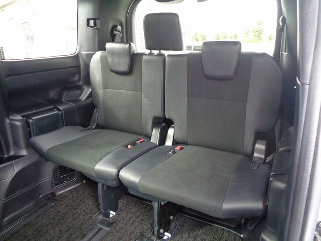 TOYOTA NOAH 2018 Image 31