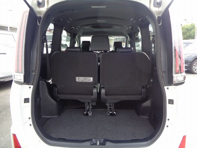 TOYOTA NOAH 2018 Image 31