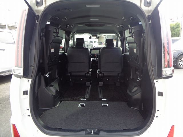 TOYOTA NOAH 2018 Image 31