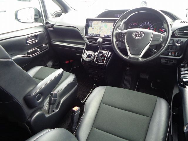 TOYOTA NOAH 2018 Image 31