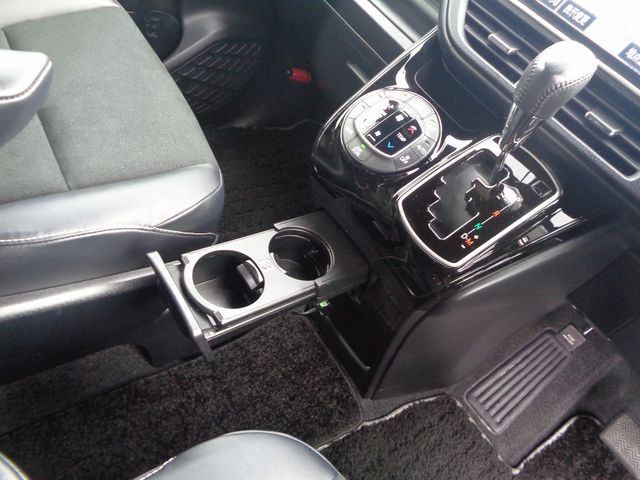 TOYOTA NOAH 2018 Image 31