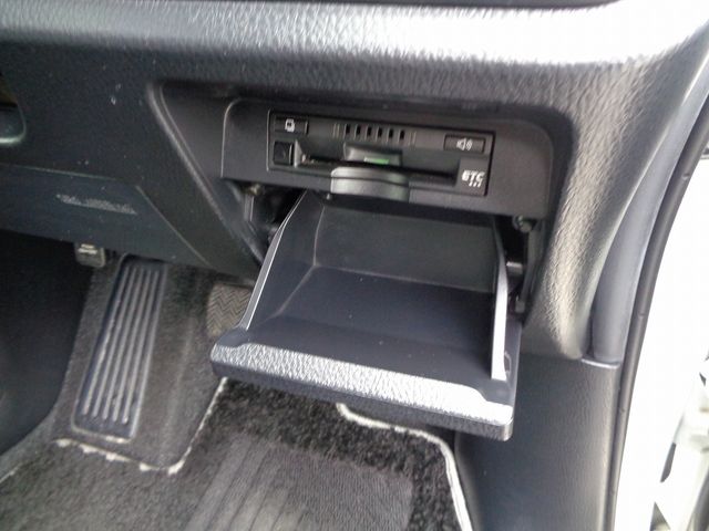 TOYOTA NOAH 2018 Image 31