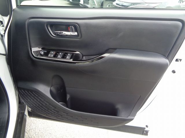 TOYOTA NOAH 2018 Image 31