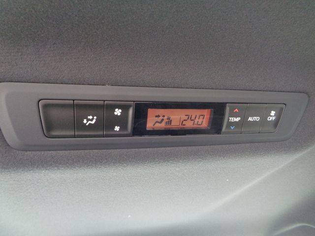 TOYOTA NOAH 2018 Image 31