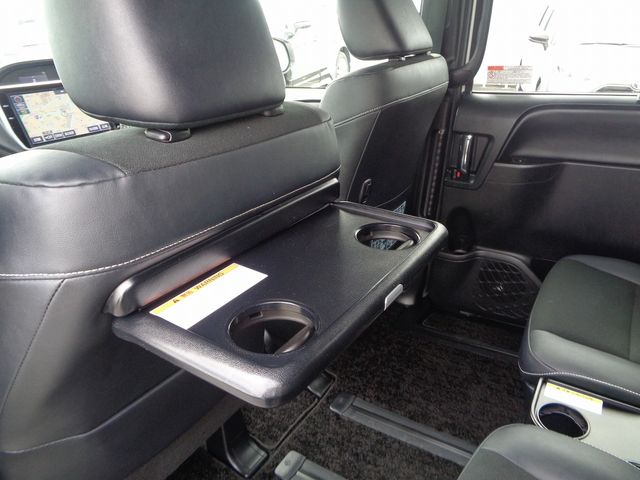 TOYOTA NOAH 2018 Image 31